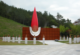 선열의 불꽃 및 흉상